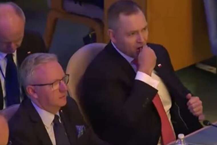 Президент Польщі Кароль Навроцький потрапив на відео зі снюсом на Генасамблеї ООН