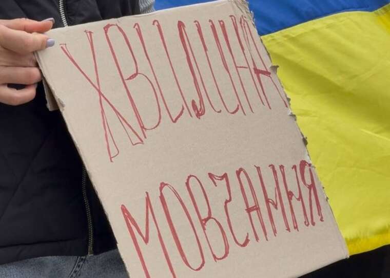 Одессит, который критиковал остановку движения во время минуты молчания, записал видео-извинение