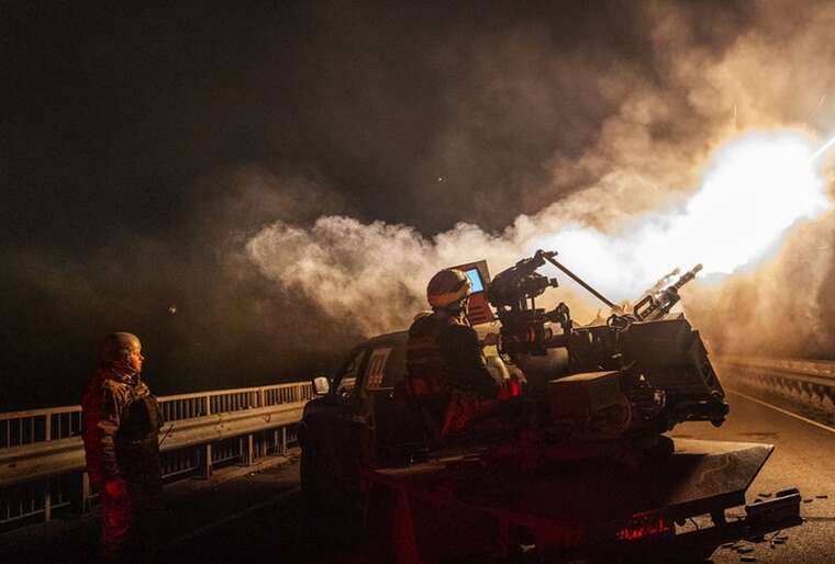 Онлайн-трансляція зафіксувала роботу ППО в столиці під час нічної атаки