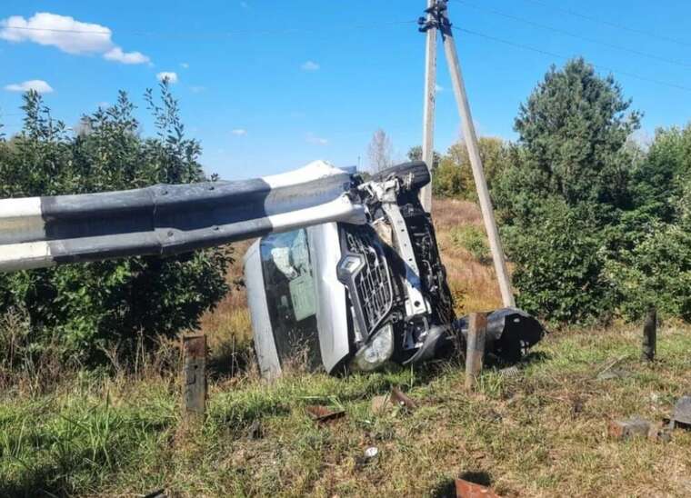Смертельное ДТП в Вышгородском районе: микроавтобус врезался в отбойник