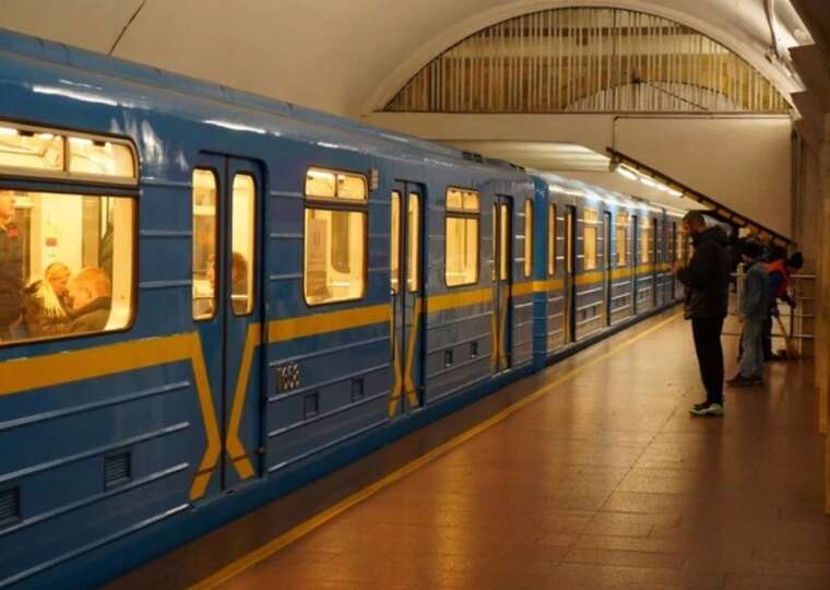 Anxiety in Kyiv: Arsenalna metro station overcrowded with passengers