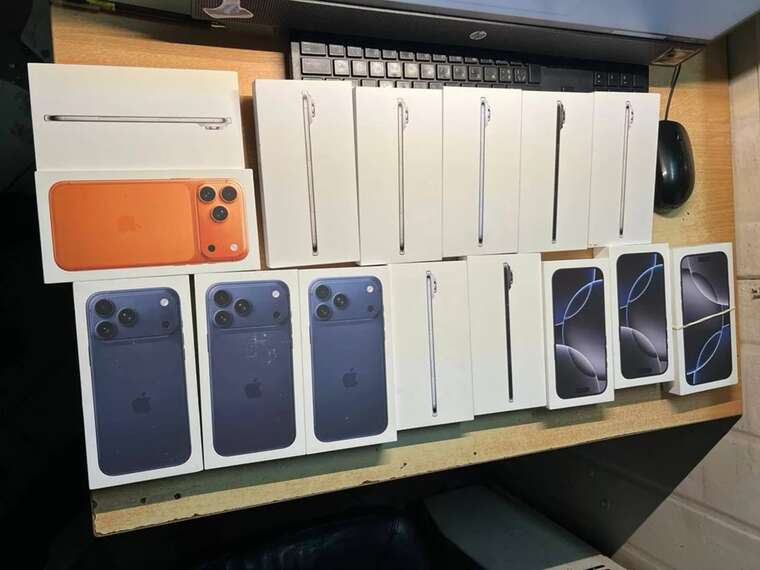 At the border in "Shehyni," customs officers detained a shipment of iPhones worth 1.5 million hryvnias