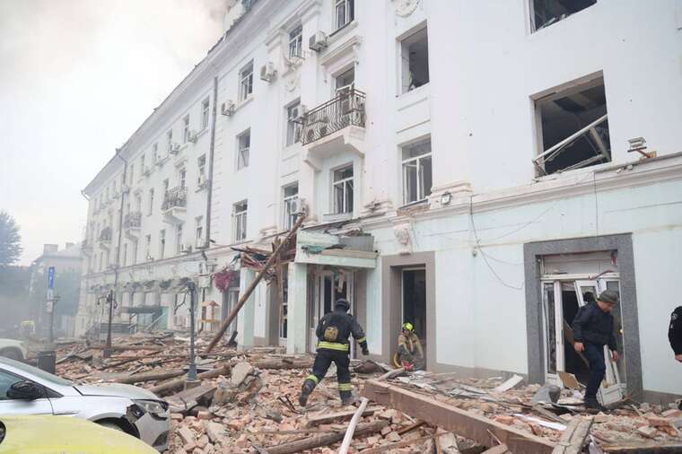 Последствия удара по Днепру: пожар в офисном центре ликвидирован, пострадали 28 человек