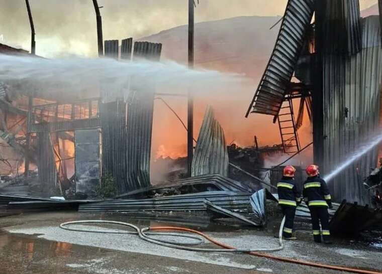 Масовані удари по Львову: горить житловий будинок і тривають пожежі після обстрілів