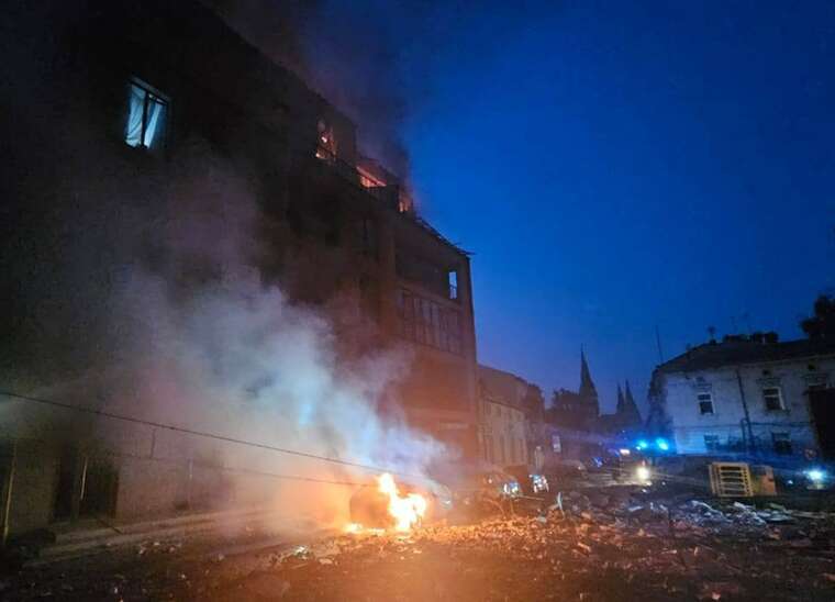 Двоє людей загинуло під час нічної атаки на Львівщину, ще двоє поранені