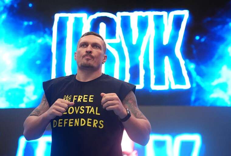 Усик задонатив на відбудову музею Романа Шухевича