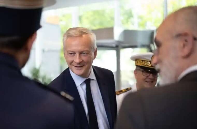 Ле Мер відмовився від посади міністра оборони Франції після критики опозиції