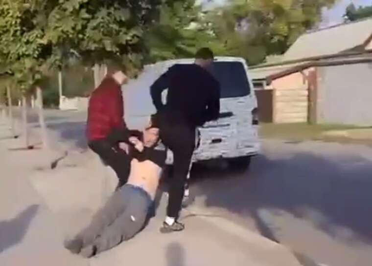 Силовая мобилизация в Днепропетровской области: военкомы волокли мужчину по земле