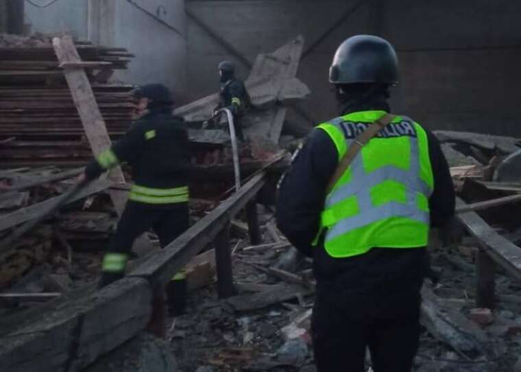 Росіяни продовжують обстрілювати Запорізький район: є постраждалі та пошкоджені будинки