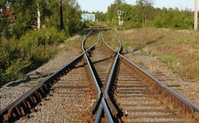 Обстріл паралізував залізничне сполучення: На Сумщині та Чернігівщині призупинено рух поїздів