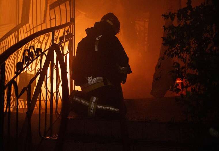 The RF attacked Odesa with strike drones: energy facilities, residential buildings, and a hotel were damaged, and there is one injured person