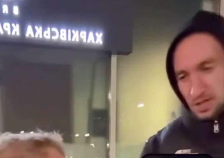 У Києві невідомий чоловік погрожував музиканту на кріслі колісному за відмову співати російською