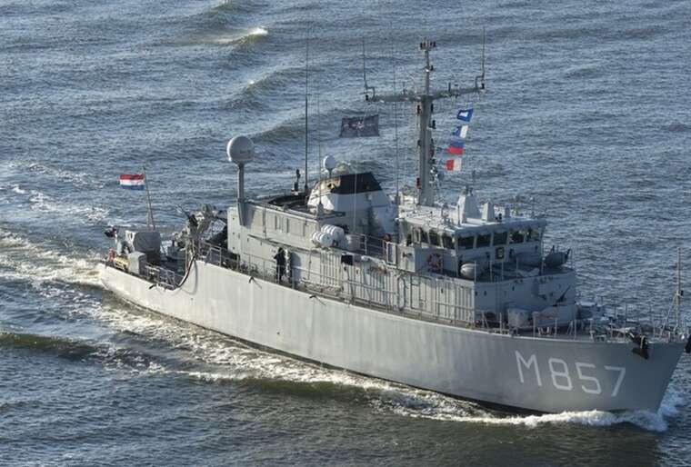 The Netherlands has handed over the first Alkmaar-class mine countermeasures vessel to Ukraine