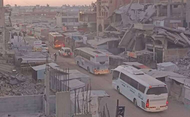 Перша група на волі: ХАМАС звільнив сім заручників і передав їх Червоному Хресту