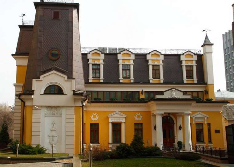 У центрі Києва продають історичний неокласичний маєток Ілляшенків за 9,5 мільйона доларів