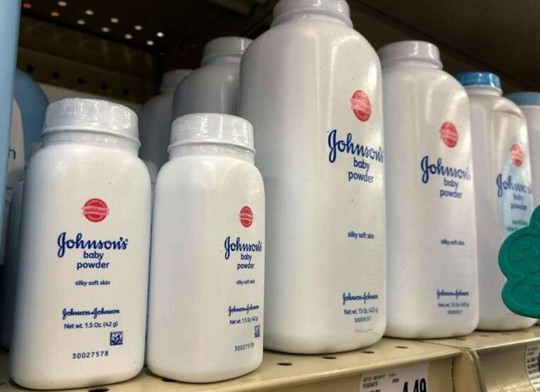 Близько 3 тисяч британців судяться з Johnson & Johnson через талькову присипку