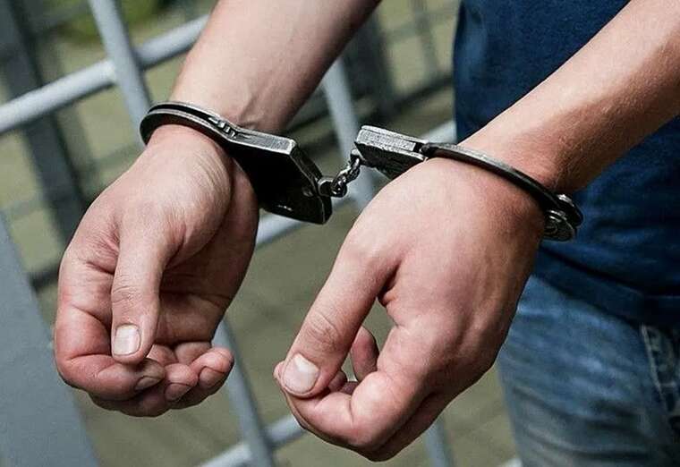 In the center of Kyiv, unknown armed individuals in civilian clothing are detaining citizens