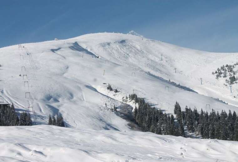 Настоящая зима в середине октября: Драгобрат полностью засыпало снегом