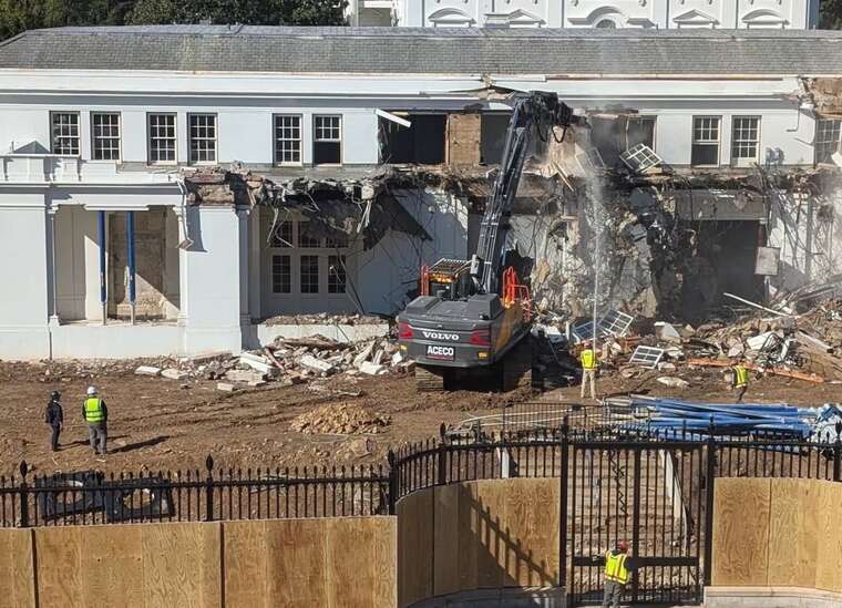 В Белом доме разрушают Восточное крыло ради нового бального зала Трампа