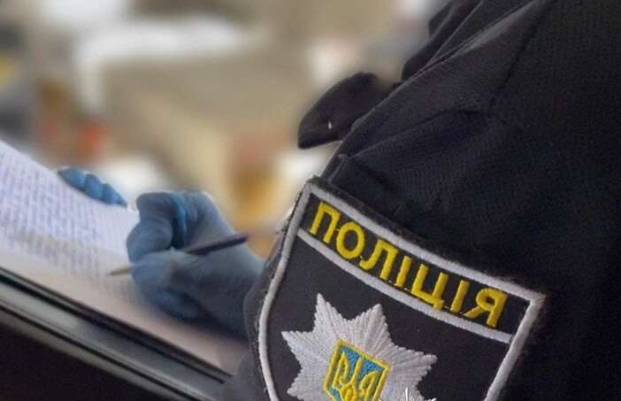 In a Kyiv shopping mall, unidentified individuals in civilian clothing attempted to detain a man
