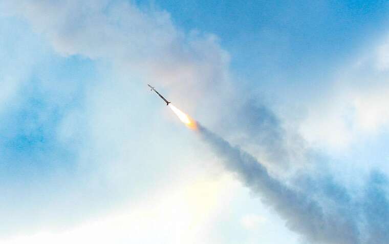 Атака РФ по Україні: в Києві лунають вибухи, повідомляють про БпЛА та ракети