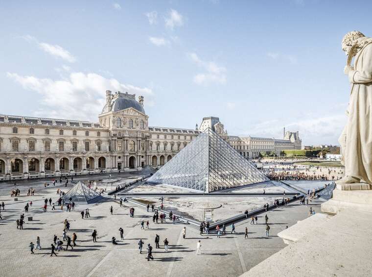 Лувр відкрився після пограбування: викрадені коштовності оцінюють у 88 мільйонів євро