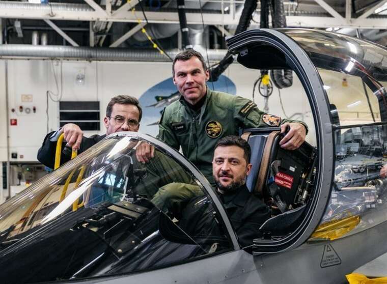 Прем’єр Швеції опублікував знімок Зеленського в кабіні Gripen