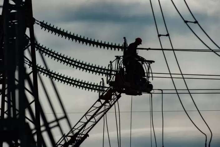   :   ᒺ  , ʳ   ,  ̳