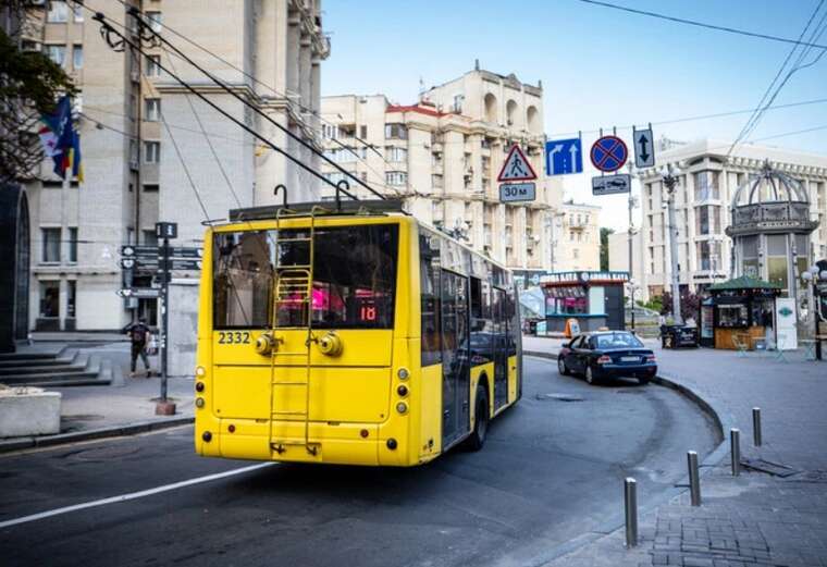 После ночного обстрела Киева задерживается движение общественного транспорта