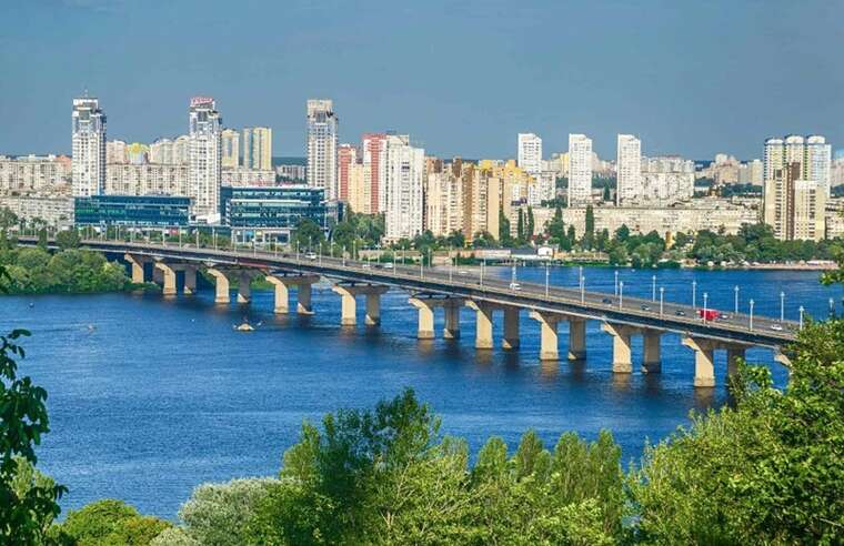 "Потребує екстреного відновлення": кияни вимагають негайно розпочати капітальний ремонт аварійного мосту Патона