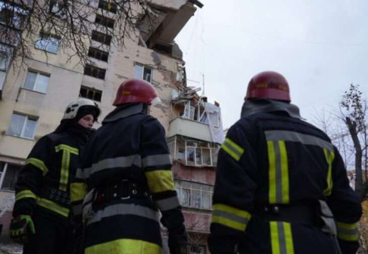 На месте взрыва в Хмельницком продолжают сыпаться обломки