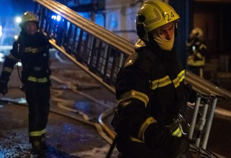 Massive strike on Zaporizhzhya: bodies of two people found under the rubble of a dormitory