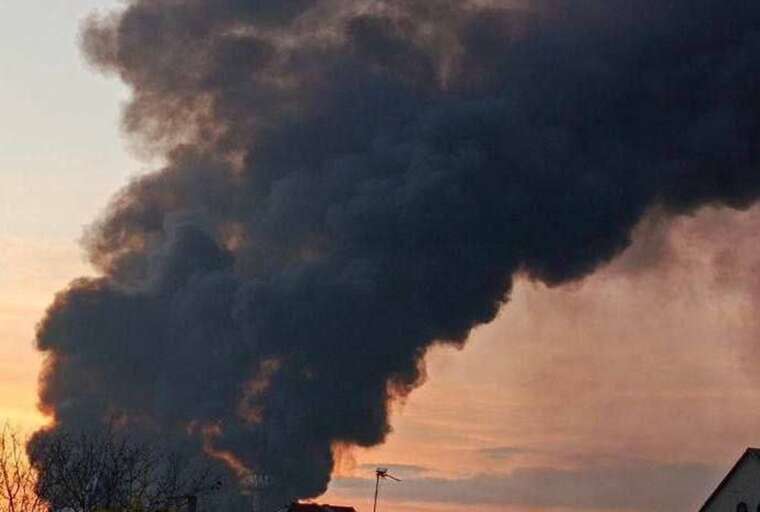 У Павлограді пролунали потужні вибухи, у небо здійнявся стовп диму