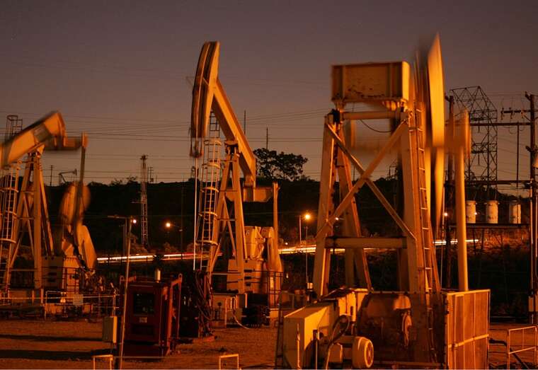 ОПЕК+ планує невелике збільшення видобутку на 137 тисяч барелів на добу у грудні