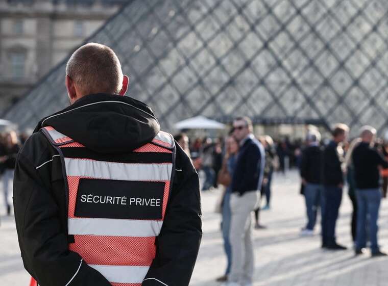 У справі про пограбування Лувру висунули нові обвинувачення: кількість підозрюваних зросла до чотирьох