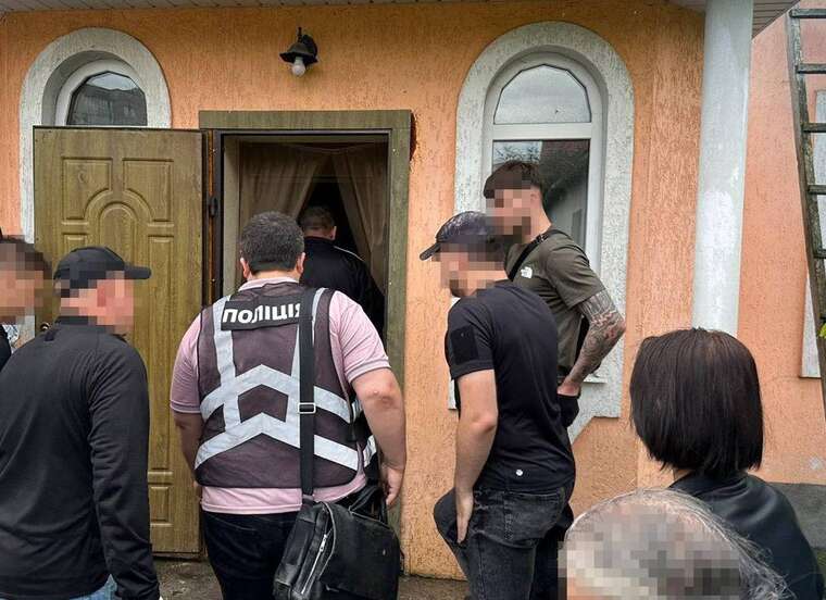 The organizer of a scheme that defrauded volunteers of 20 million hryvnias has been extradited from Armenia: the perpetrators sold non-existent drones and vehicles for the AFU