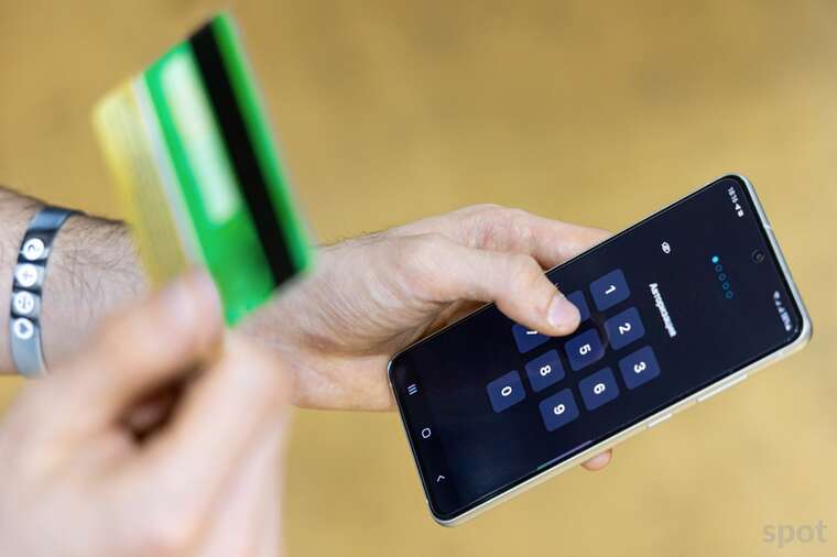 "Отфутболивание" переводов: Банки-получатели начали блокировать деньги с принудительно закрытых счетов