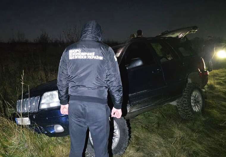 На Львівщині викрили спробу контрабанди сигарет до Польщі за допомогою дронів