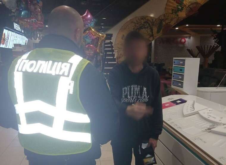 The grenade in the Kyiv shopping center DREAM yellow turned out to be an airsoft one, no injuries reported