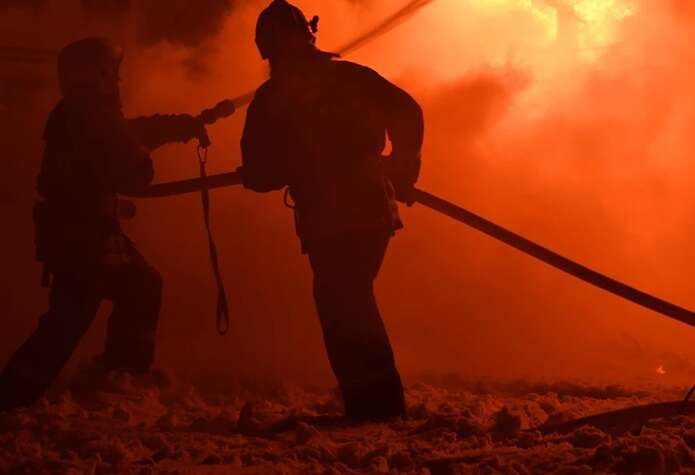 У Волгограді в РФ лунали вибухи: губернатор підтвердив пожежу поблизу нафтопереробного заводу