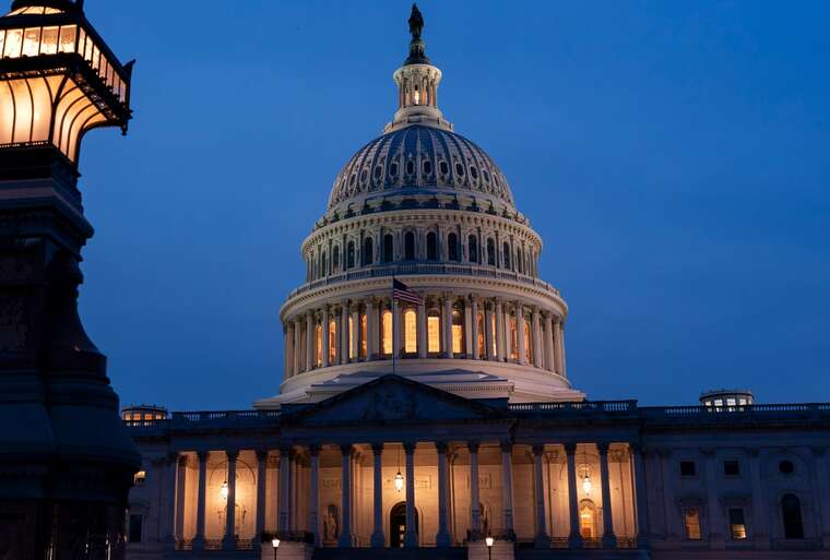 Питання щодо Венесуели: Адміністрація Трампа шукає юридичне обґрунтування для ударів без санкції Конгресу