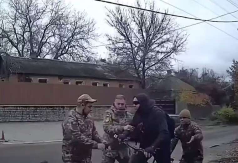 У Харкові співробітники ТЦК схопили велосипедиста та заштовхали у бусик