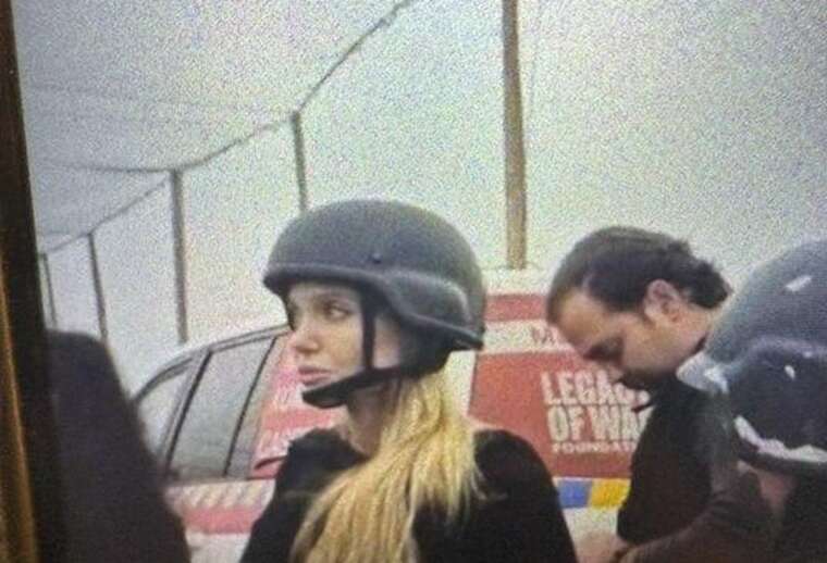 У прифронтовому Херсоні: У мережі поширили знімок Анджеліни Джолі під антидроновою сіткою