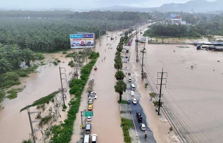 На Пхукеті затопило туристичний центр Патонг під час фестивалю