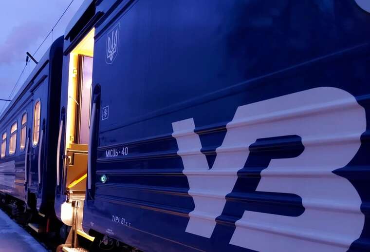 Обстріл РФ пошкодив залізницю: “Укрзалізниця” змінила рух поїздів у трьох областях