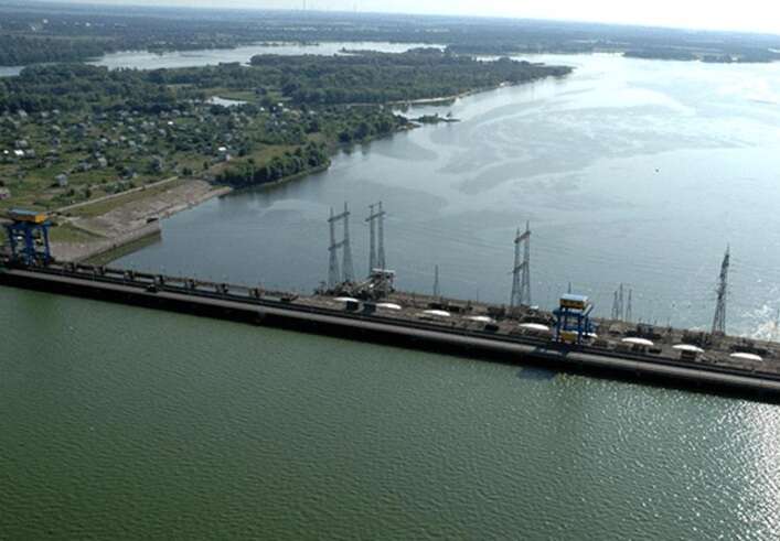 Powerful strike on Svitlovodsk: the area of Kremenchuk HPP has been attacked, passage through the dam is blocked