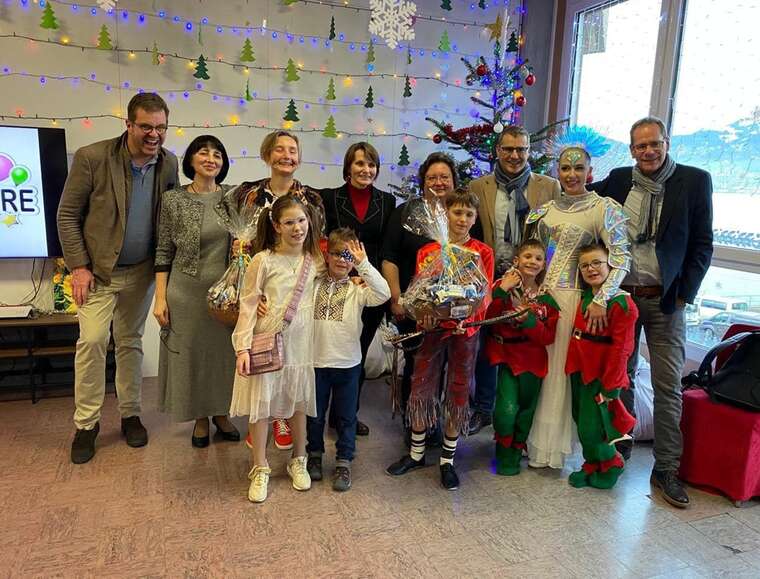 "Кидала документи та кричала": Українські біженці в Швейцарії скаржаться на консулку Надію Заболотну