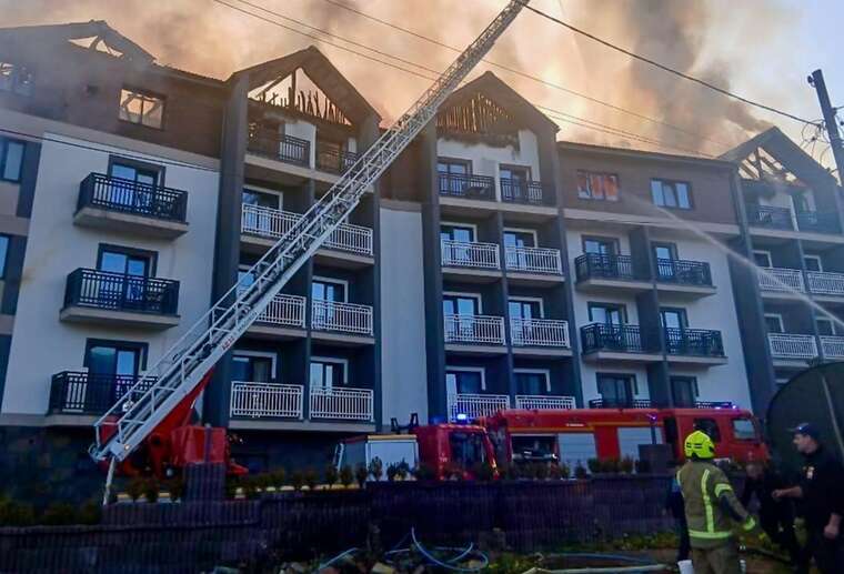 "Premium Club SPA" у Буковелі вигорів вщент: опубліковано кадри наслідків масштабної пожежі