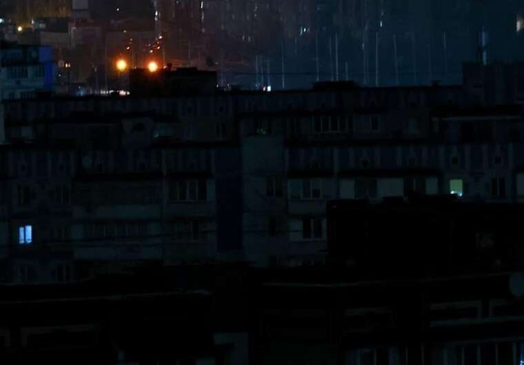 ДТЕК попередив про відключення світла в неділю в Києві: опубліковано кадри знеструмленої Троєщини