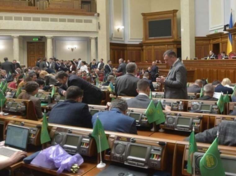 Референдум про мир — це удар по стабільності: у "Слузі народу" виступили проти перекладання відповідальності на народ